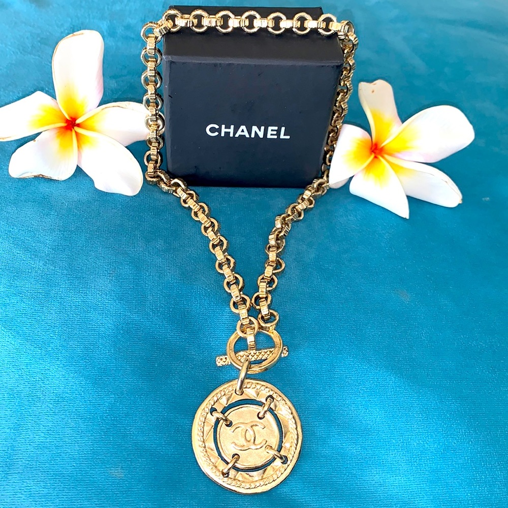 Authentic Modern Chanel Toggle Necklace! Soooo Ch… - image 1